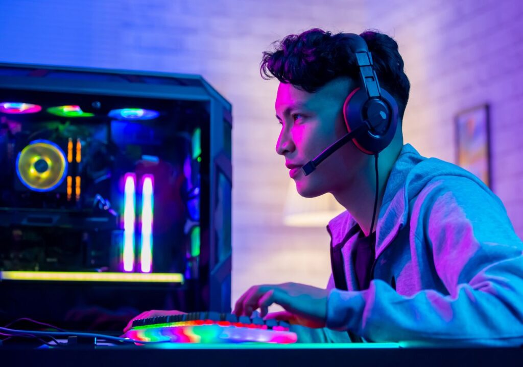 persona jugando a videojuegos